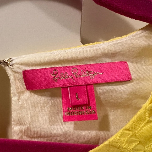 Vibrant Lilly Pulitzer Top Size L - Picture 3 of 3